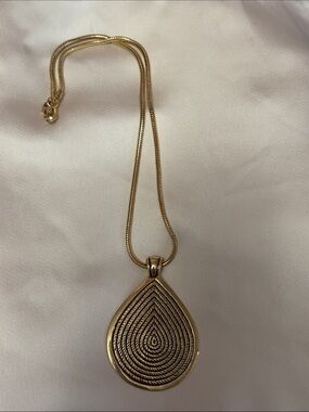 Gold Concentric Teardrop Pendant Necklace